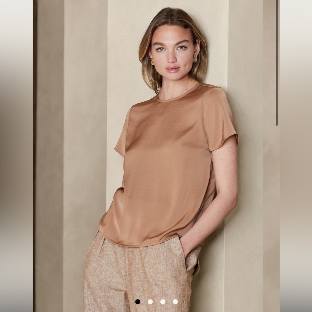 NWT- Essential t-shirt Banana Republic Factory